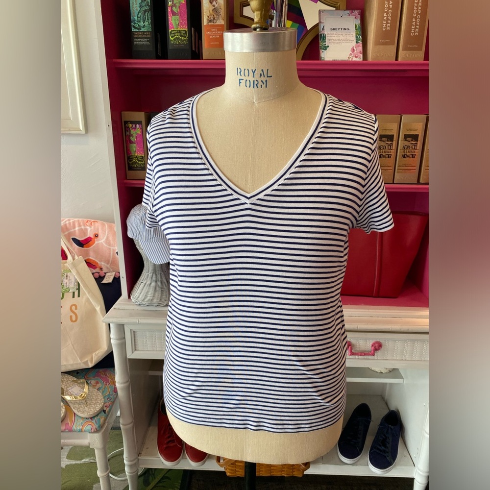 Vineyard Vines size XL Top